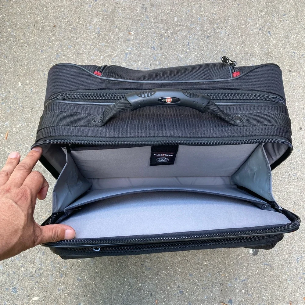 SwissGear Wenger Grenada 17” Wheeled Laptop Case